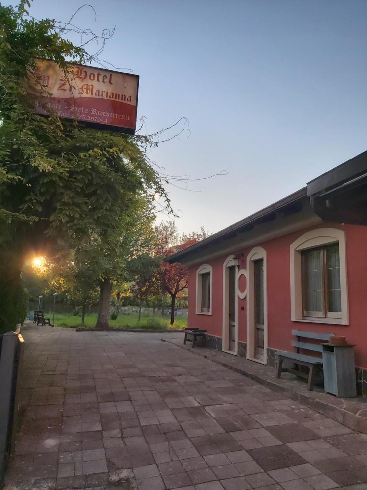 Hotel Zi Marianna Pertosa Екстериор снимка