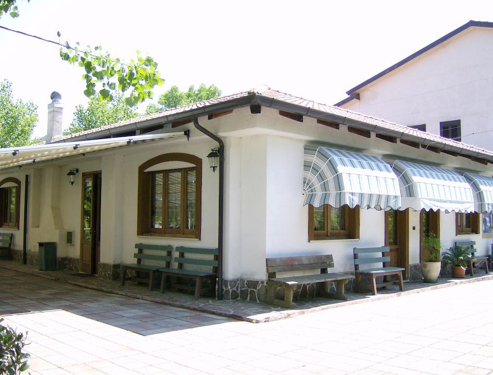 Hotel Zi Marianna Pertosa Екстериор снимка