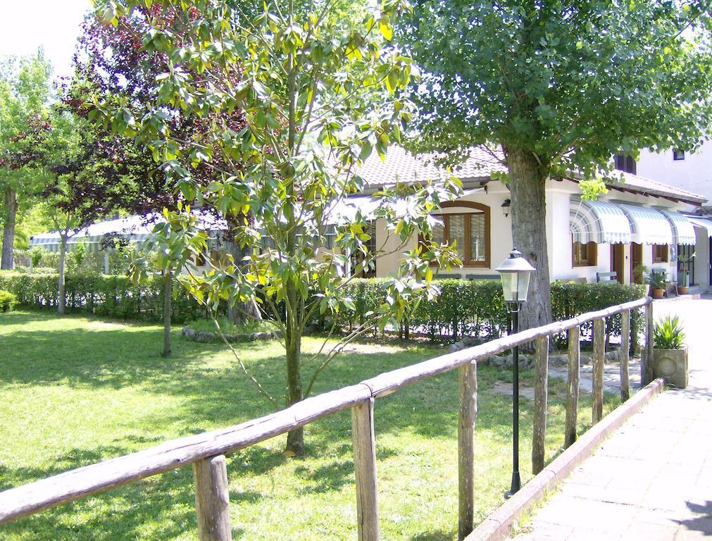 Hotel Zi Marianna Pertosa Екстериор снимка